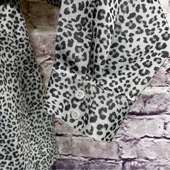 Chico’s 2 Cool Max Gray Leopard Print Button Long Sleeve Shirt 12/14 - Picture 6 of 9